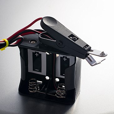 Starter Battery Box with Tweezer Style Clip